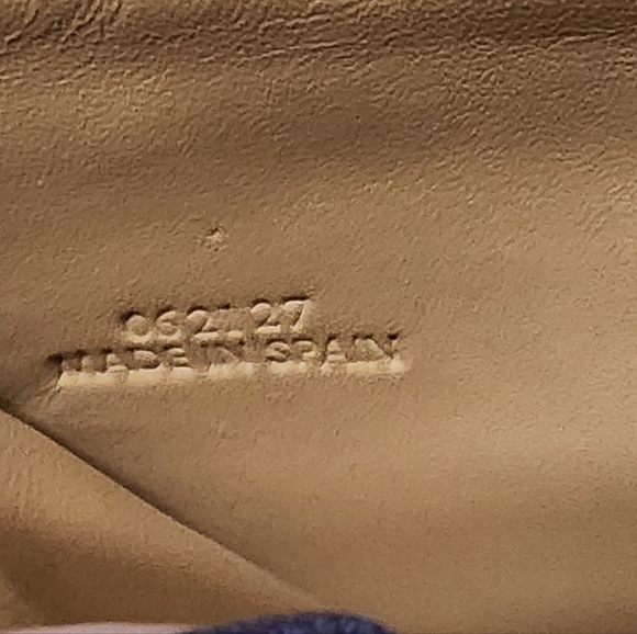 LOEWE PUZZLE COMPACT ZIP WALLET EUC CALFSKIN with Dustbag - Picture 7 of 8